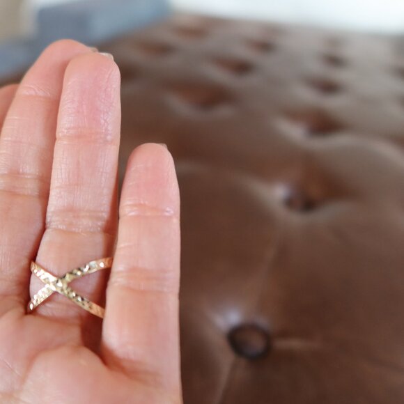 14K yellow gold diamond cut crisscross X ring size 7 ladies super sparkly - Picture 7 of 12